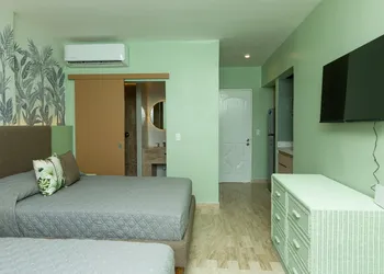 Cancun Plaza Condo Mexico hotel thumbnail 3