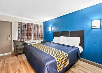 Red Carpet Inn and Suites hotel thumbnail 7