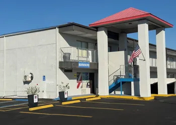 Englewood Inn & Suites hotel thumbnail 5