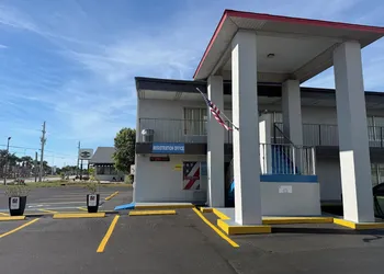 Englewood Inn & Suites hotel thumbnail 6