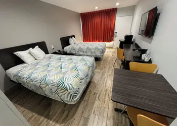Englewood Inn & Suites hotel thumbnail 7
