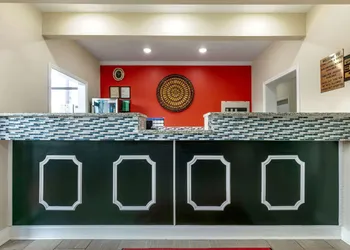 Econo Lodge Northport - Tuscaloosa North hotel thumbnail 2