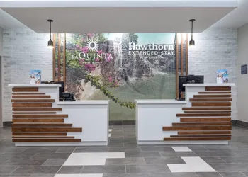 La Quinta Inn & Suites by Wyndham Eagle Pass hotel thumbnail 2