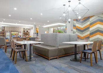 La Quinta Inn & Suites by Wyndham Eagle Pass hotel thumbnail 4
