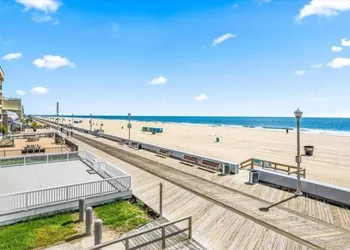 Eden Roc Ocean Front hotel thumbnail 6