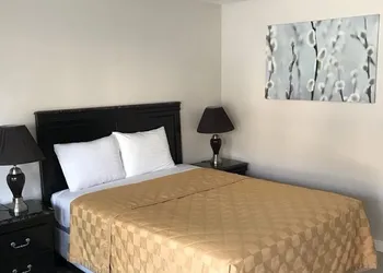 Akua Inn & Suites - Anaheim - Fullerton hotel thumbnail 2