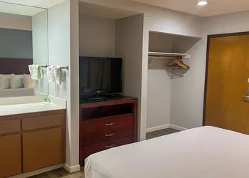 STUDIO 6 Victorville Green Tree Blvd hotel thumbnail 6