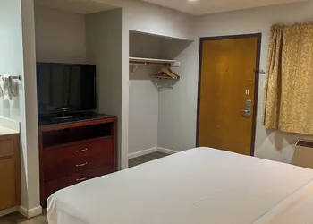 STUDIO 6 Victorville Green Tree Blvd hotel thumbnail 8