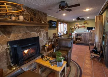 LakeFront Lodge hotel thumbnail 3