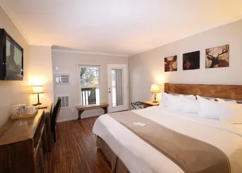 LakeFront Lodge hotel thumbnail 4