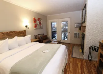 LakeFront Lodge hotel thumbnail 6