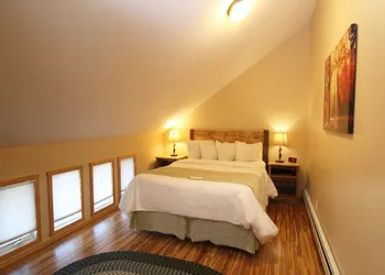 LakeFront Lodge hotel thumbnail 7
