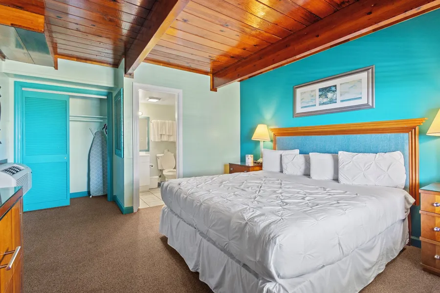Oceanfront Inn Room #7 - Partial Ocean View - King Bed hotel detail image 2