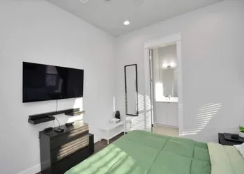 Tx Home Group- Houston hotel thumbnail 2