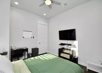 Tx Home Group- Houston hotel thumbnail 3
