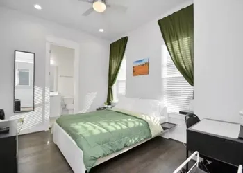 Tx Home Group- Houston hotel thumbnail 4