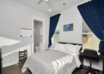 Tx Home Group- Houston hotel thumbnail 5