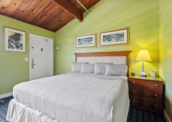 Oceanfront Inn Room #14- Inlet View- King Bed hotel thumbnail 3