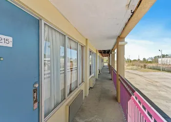 Luxury Inn By Hotel O Hattiesburg, MS hotel thumbnail 2