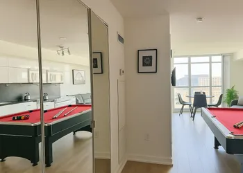 HostlyStays Luxury Suites hotel thumbnail 5