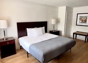 Airport Inn hotel thumbnail 2