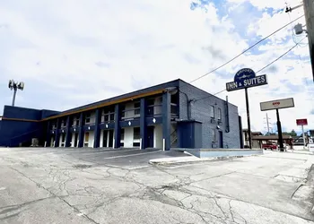 Airport Inn hotel thumbnail 8