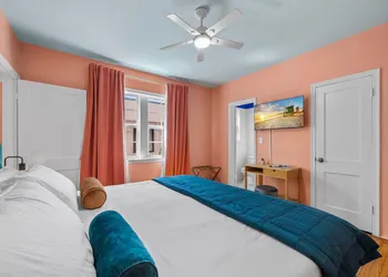 Blue Flamingo Suites hotel thumbnail 2