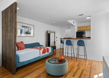 Blue Flamingo Suites hotel thumbnail 3