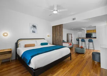 Blue Flamingo Suites hotel thumbnail 5