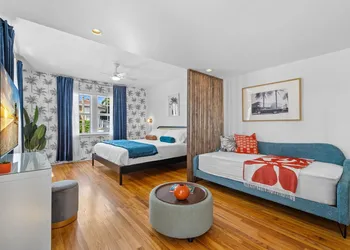 Blue Flamingo Suites hotel thumbnail 7