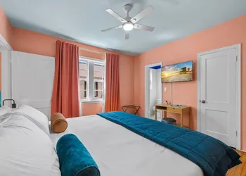 Blue Flamingo Suites hotel thumbnail 2