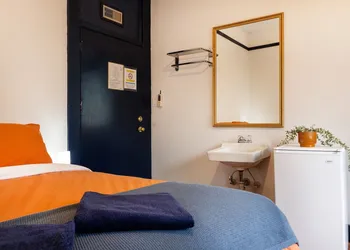 The Guesthouse Vancouver Downtown hotel thumbnail 5