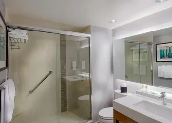 Hyatt place uptown hotel thumbnail 4