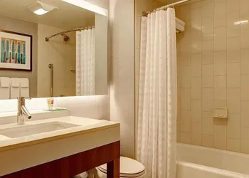 Hyatt place uptown hotel thumbnail 6