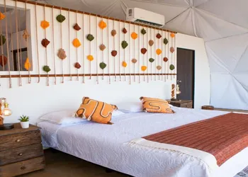 Glamping Uno hotel thumbnail 2