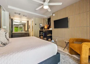 Speakeasy Hotel hotel thumbnail 4