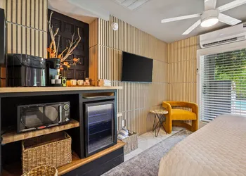 Speakeasy Hotel hotel thumbnail 5