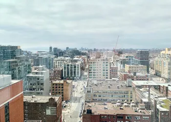 PeterStays - Cityscape hotel thumbnail 7