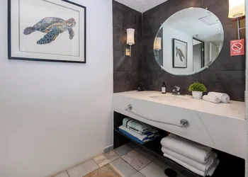 State of the Art beach front Condo hotel thumbnail 7