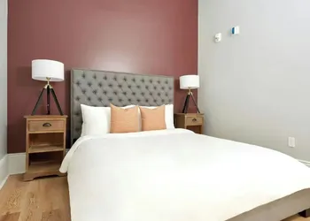 3 Units Steps to Bourbon St & the French Quarter The Harlequin by Avantstay hotel thumbnail 2