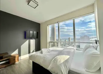 Sky Suites at Front hotel thumbnail 4