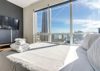 Sky Suites at Front hotel thumbnail 5