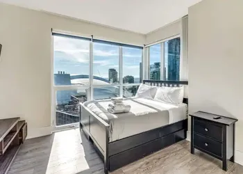 Sky Suites at Front hotel thumbnail 8