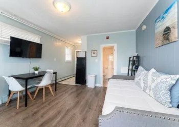 Seaside Suites hotel thumbnail 7