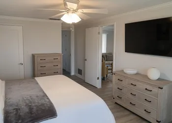 Spacious Family Retreat Port Charlotte hotel thumbnail 2