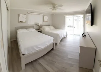 Spacious Family Retreat Port Charlotte hotel thumbnail 3