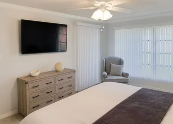 Spacious Family Retreat Port Charlotte hotel thumbnail 5