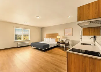 LivAway Suites Phoenix-Tolleson hotel thumbnail 8
