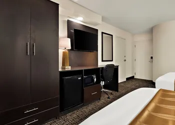 The Point Hotel hotel thumbnail 8