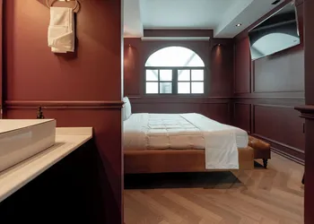 The Ruby Suite hotel thumbnail 3